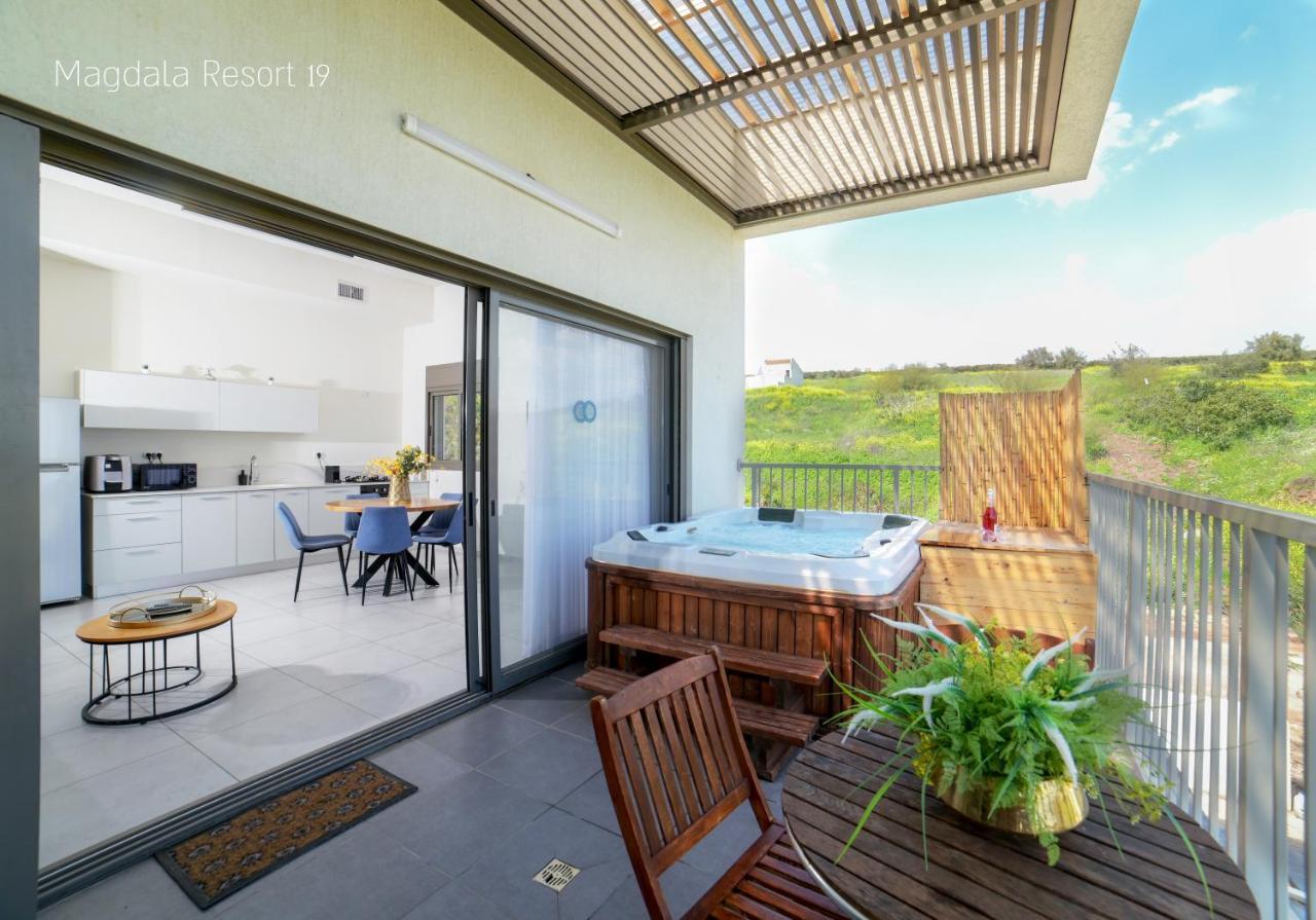 Yalarent Magdala Resort- Luxury Suites With Pool Or Jacuzzi With Sea View ミグダル エクステリア 写真